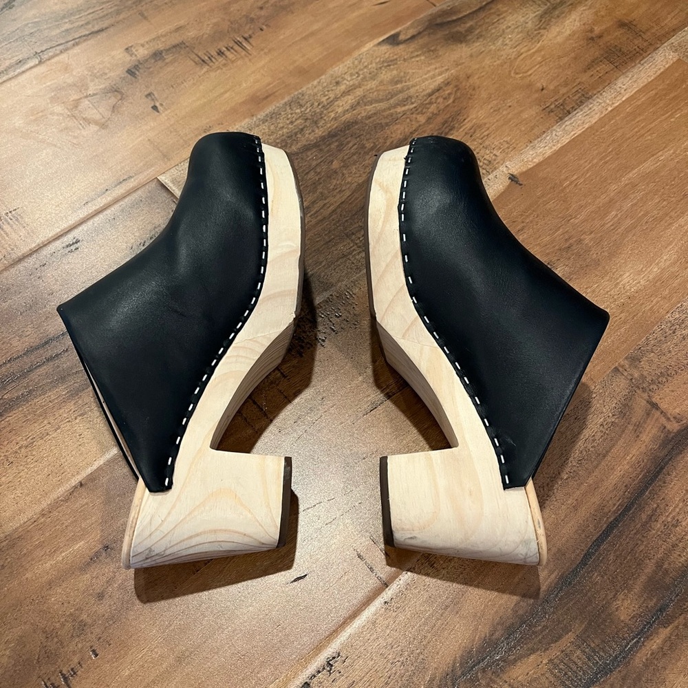 Nisolo Black Leather Clog Mules - Picture 7 of 11